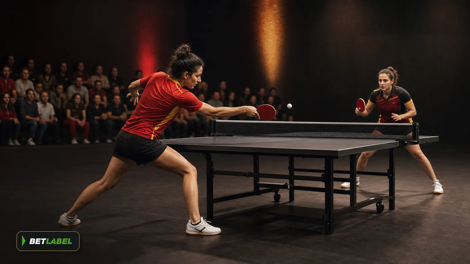 Jugadores adultos de tenis de mesa en una competición